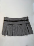 Load image into Gallery viewer, 00's Houndstooth belted pleat mini • Size 10