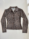 Load image into Gallery viewer, 90's textured leopard print button down • Size M