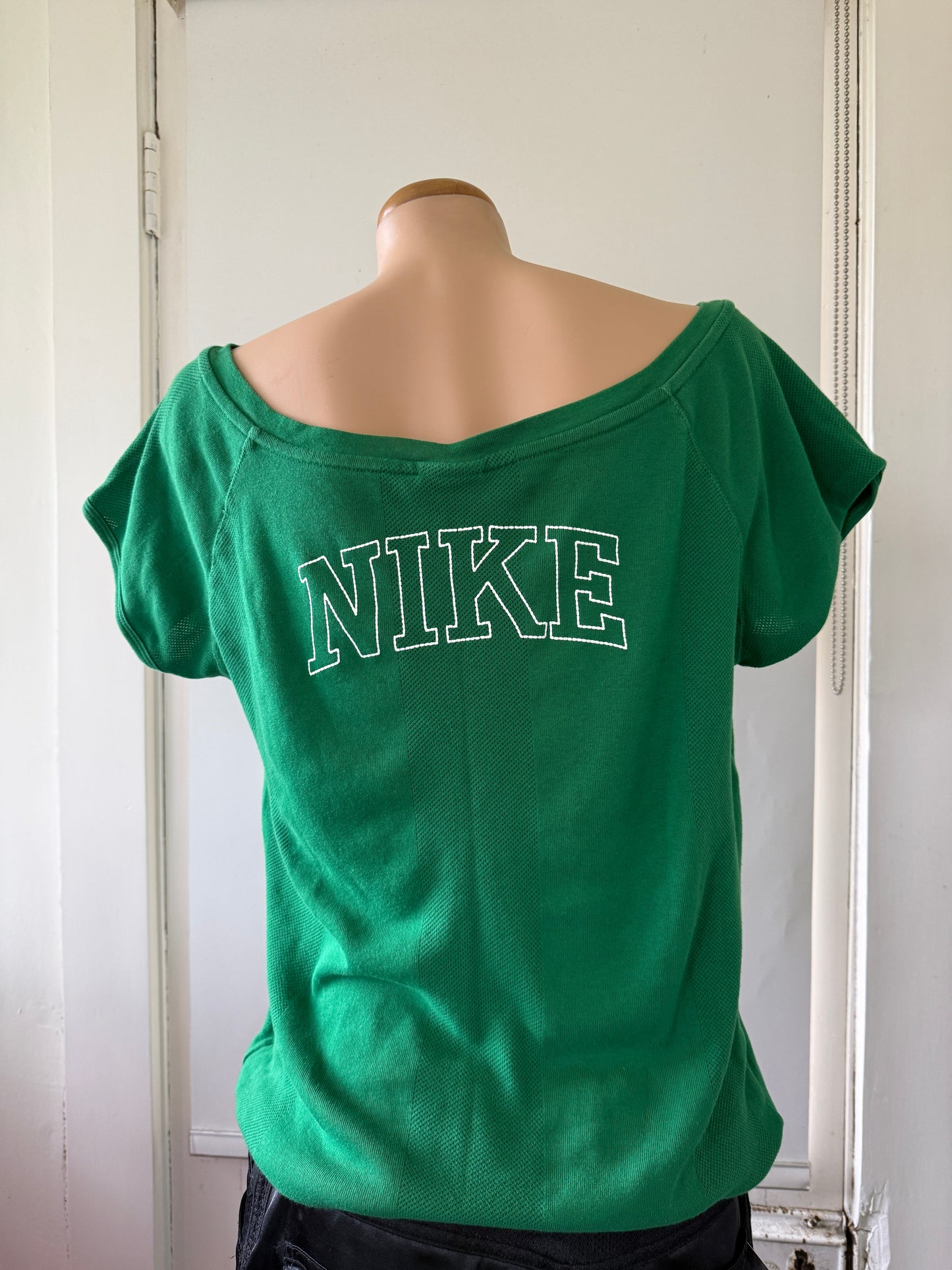 00's Nike slouchy off shoulder tee • Size L