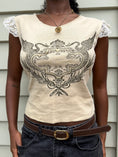 Load image into Gallery viewer, 00's Print baby tee w lace trim • Size L