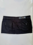 Load image into Gallery viewer, 00's Black denim micro skirt • Size 10