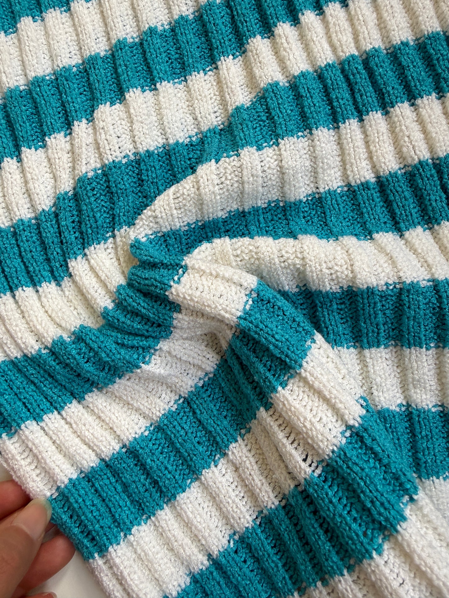 00's Viscose thick ribbed knit • Size M