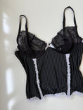 Load image into Gallery viewer, 00's Pinstripe lace corset • Size M/L