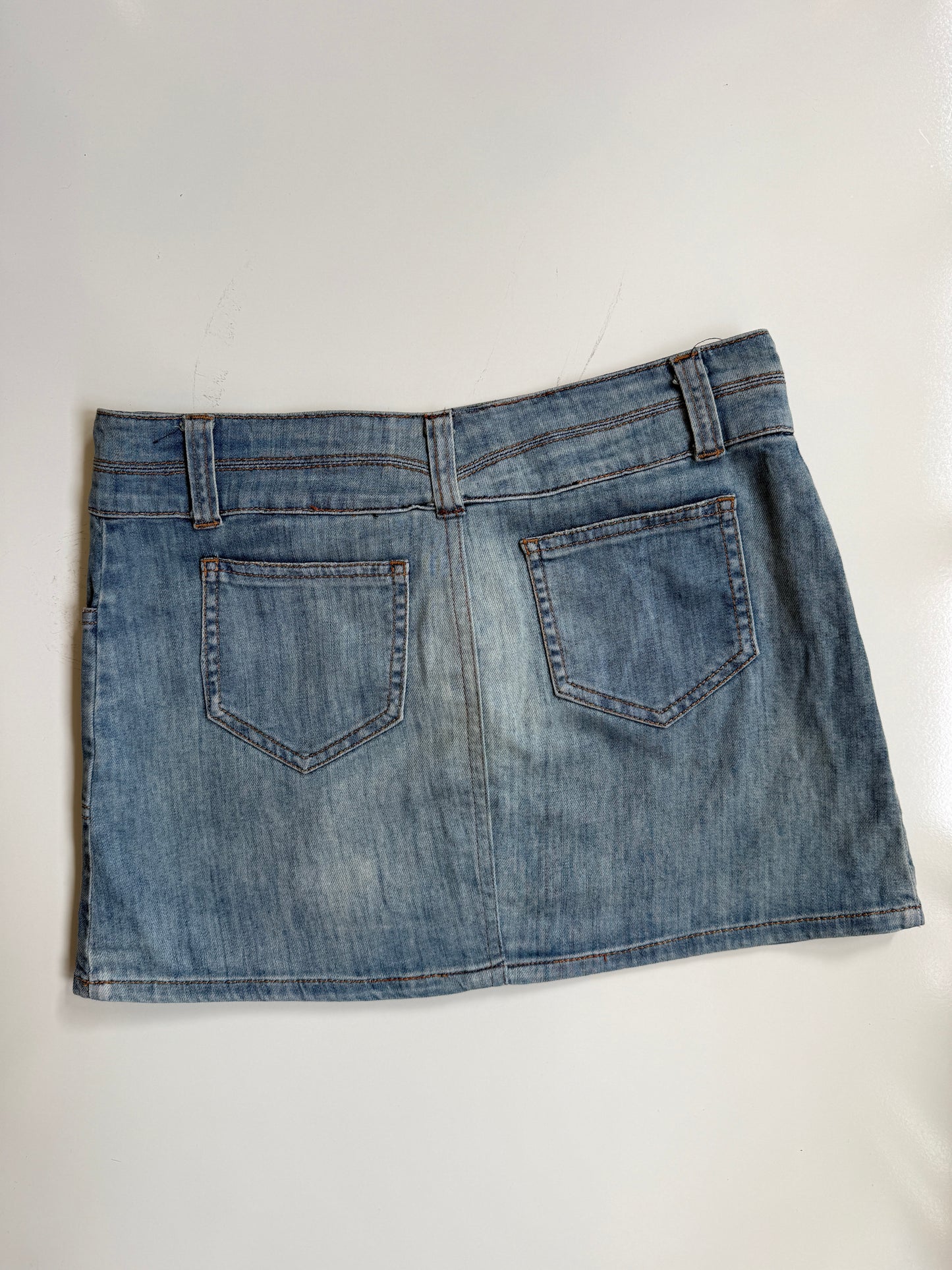 00's Dolce & Gabbana denim mini skirt • Size 8