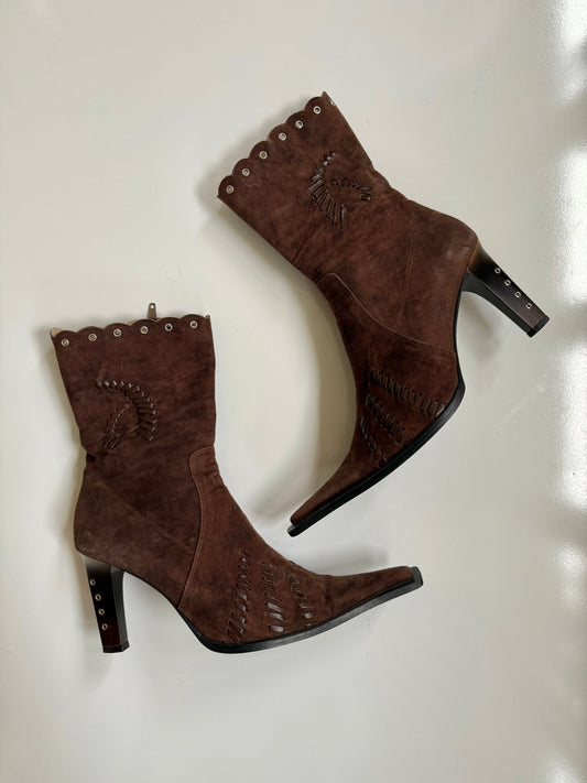 00's Genuine suede detailed boots • Size 7