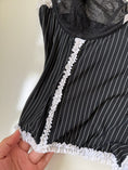 Load image into Gallery viewer, 00's Pinstripe lace corset • Size M/L