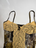 Load image into Gallery viewer, 00's Pattern cami w lace detail • Size L