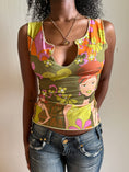Load image into Gallery viewer, 00's Graphic print tank top • Size S