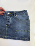 Load image into Gallery viewer, 00's denim cargo mini w contrast stitching • Size 8