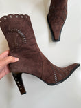 Load image into Gallery viewer, 00's Genuine suede detailed boots • Size 7
