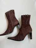 Load image into Gallery viewer, 00's Genuine suede detailed boots • Size 7