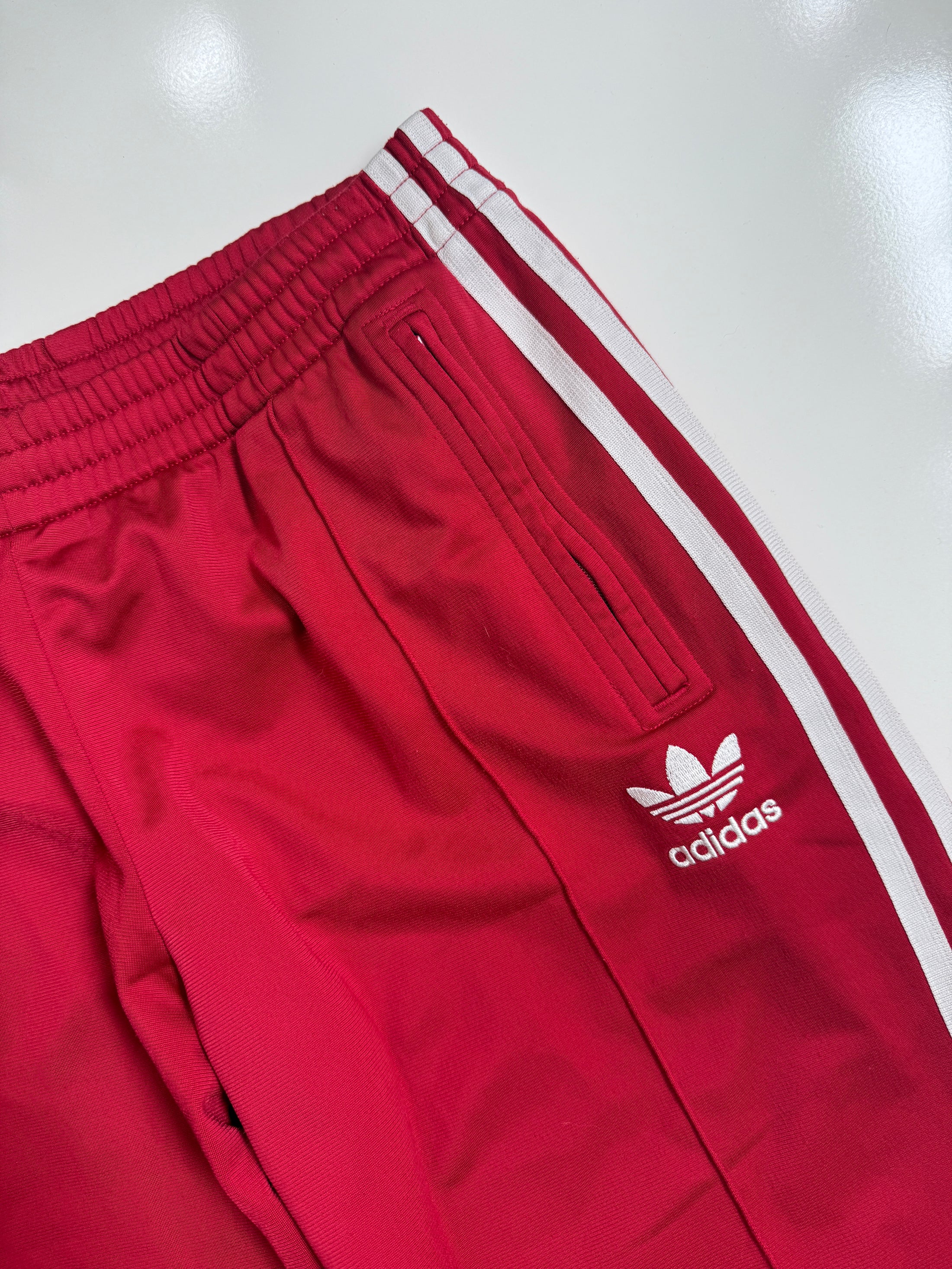 00's Adidas red 3-stripe track pants *petite • Size M