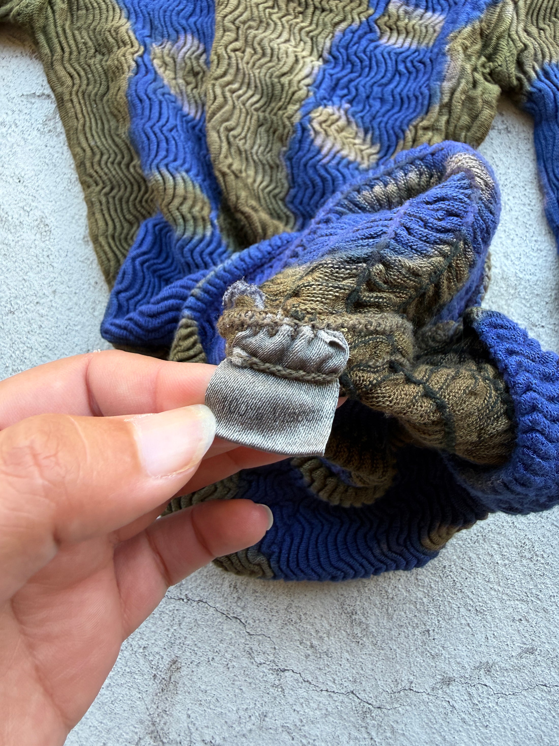 00's Khaki/Blue textured pattern long sleeve• Size S