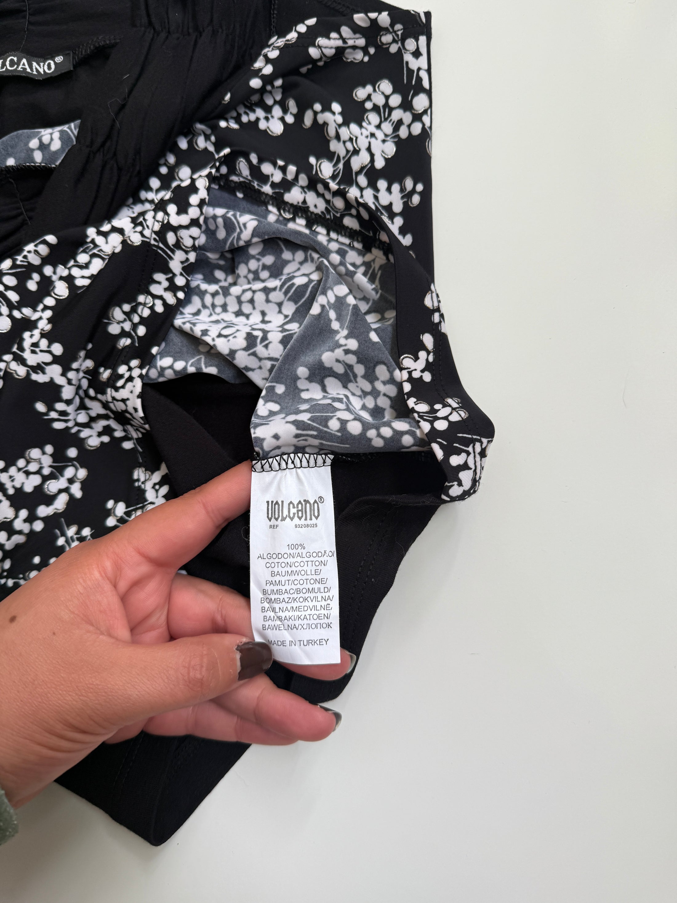 00's Volcano off shoulder tank • Size S