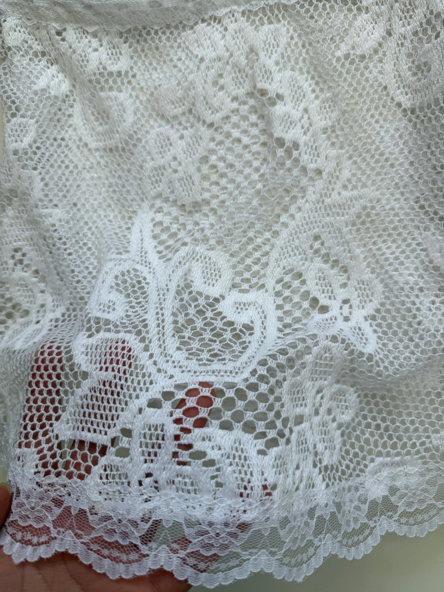 00's Embroidered woven cami w lace trim • Size M/L