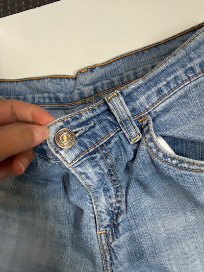 00's Levi's light-wash flared jeans • Size 8