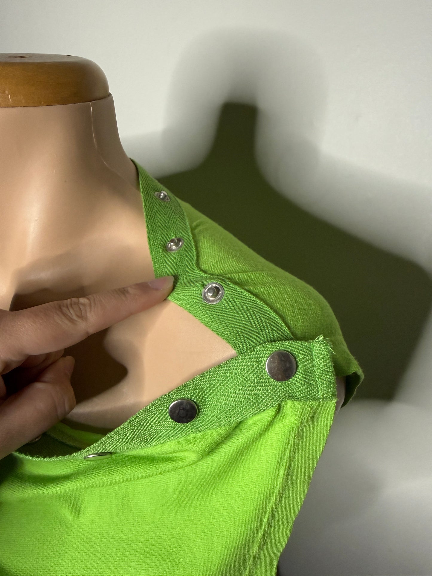 00's Green snap button top • Size M