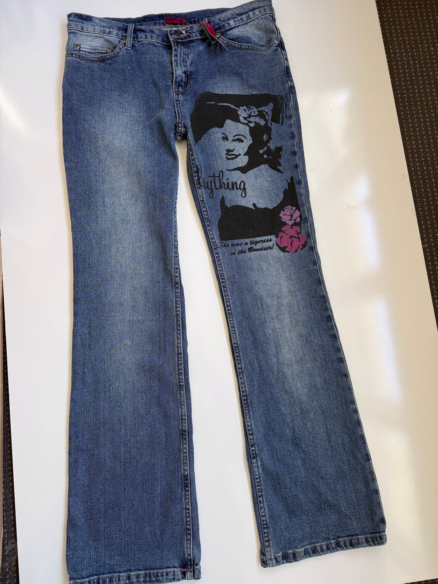 Deadstock 00's graphic print flared jeans • Size 12
