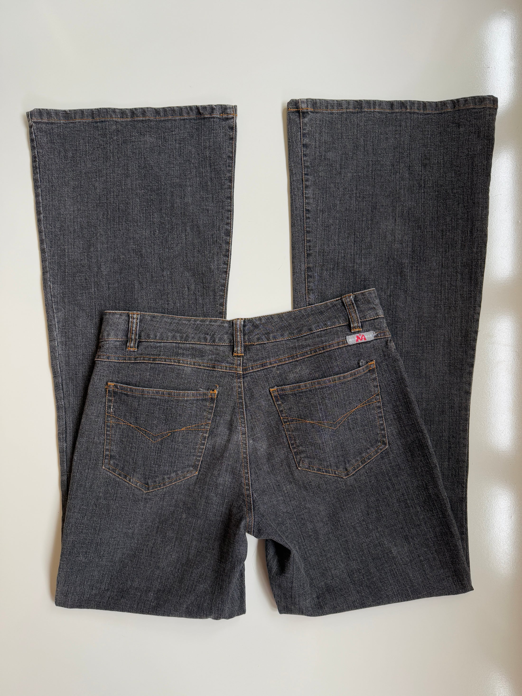 00's Max charcoal flared jeans • Size 10