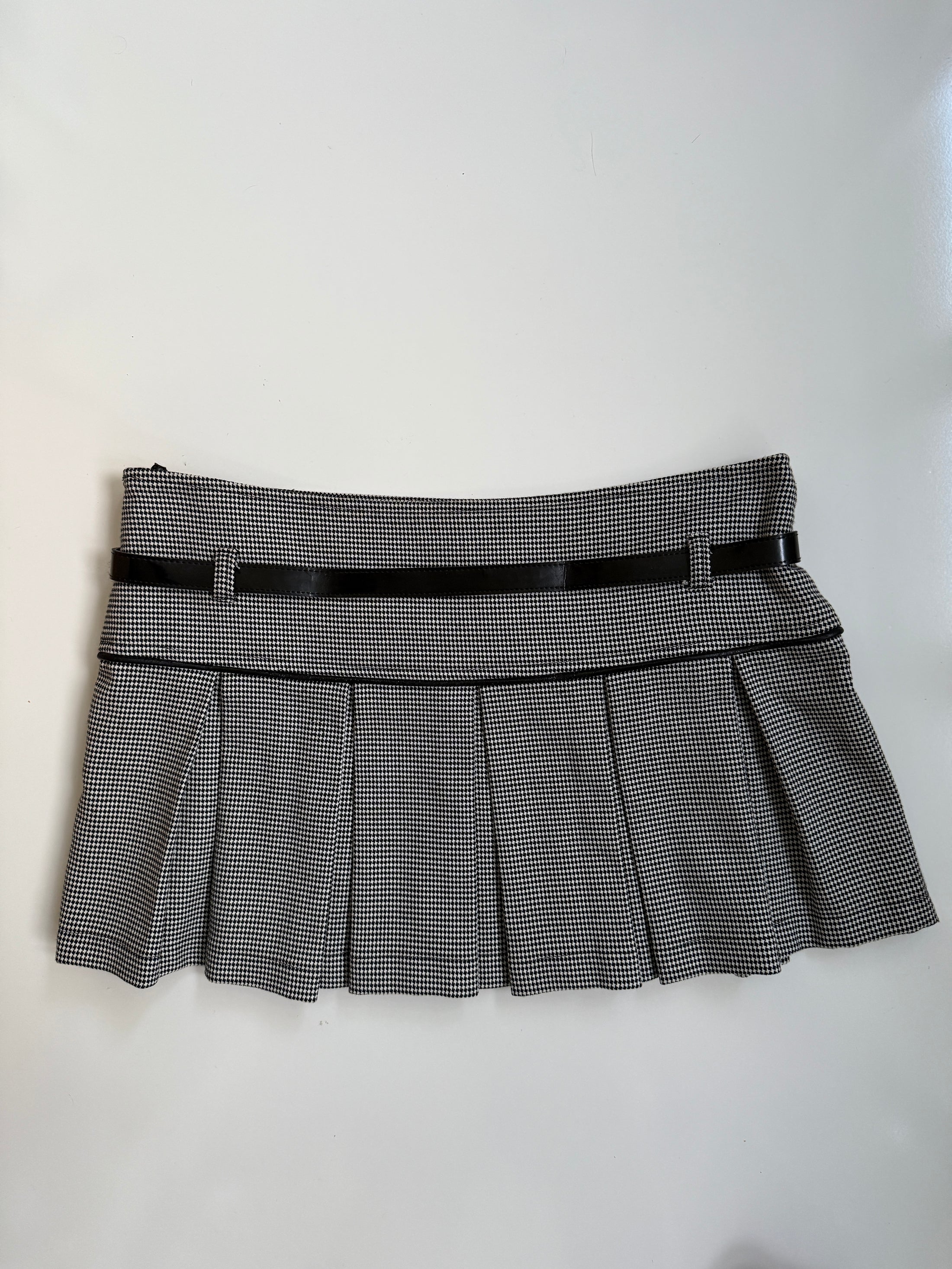 00's Houndstooth belted pleat mini • Size 10
