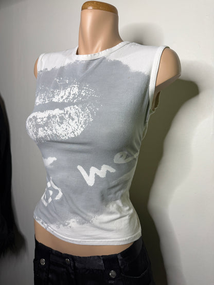 00's "Kiss Me' Cotton graphic tank • Size M/L