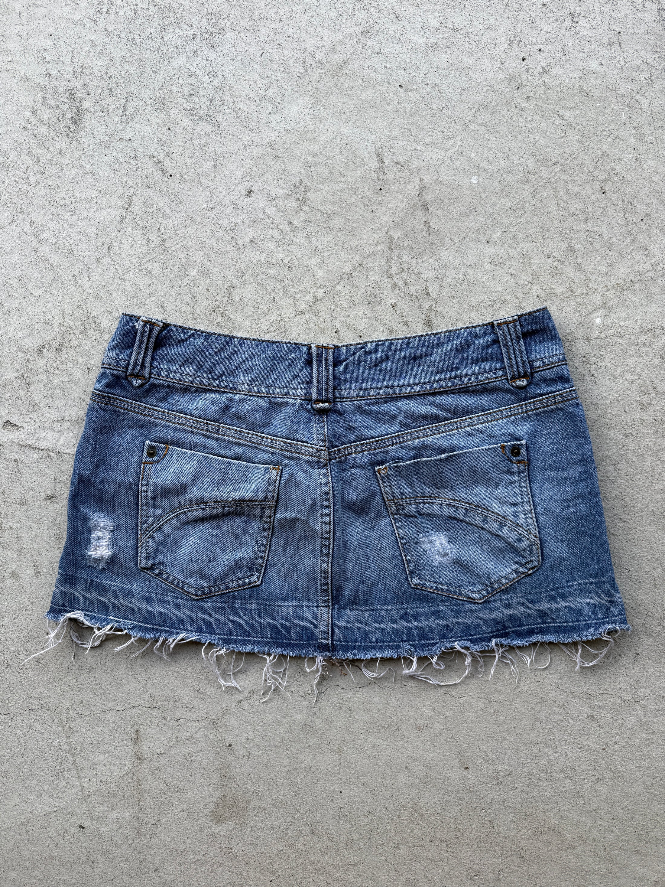 00's Denim distressed micro mini • Size 8