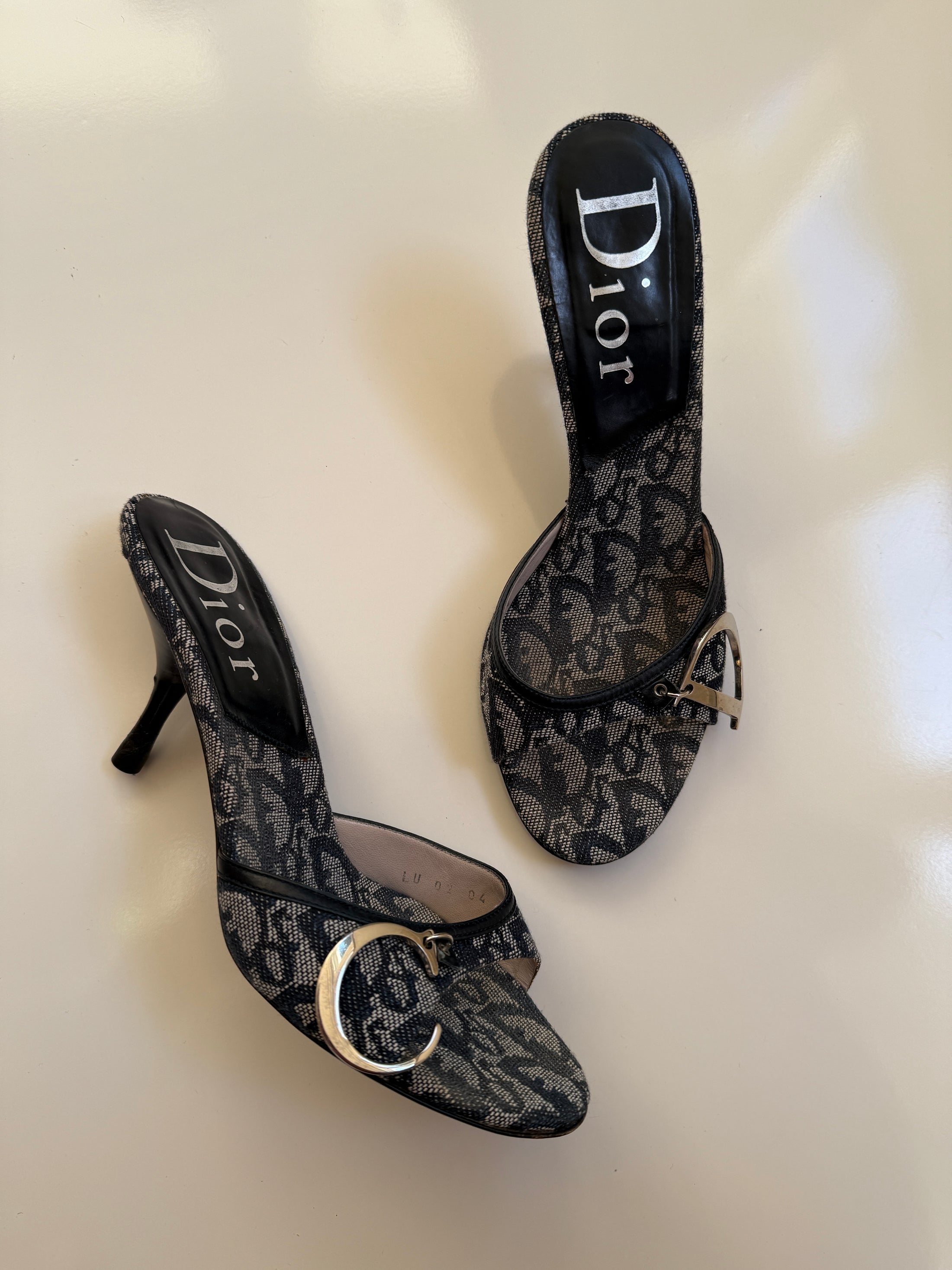 *RARE* 00's Dior navy trotter kitten heels • Size 38