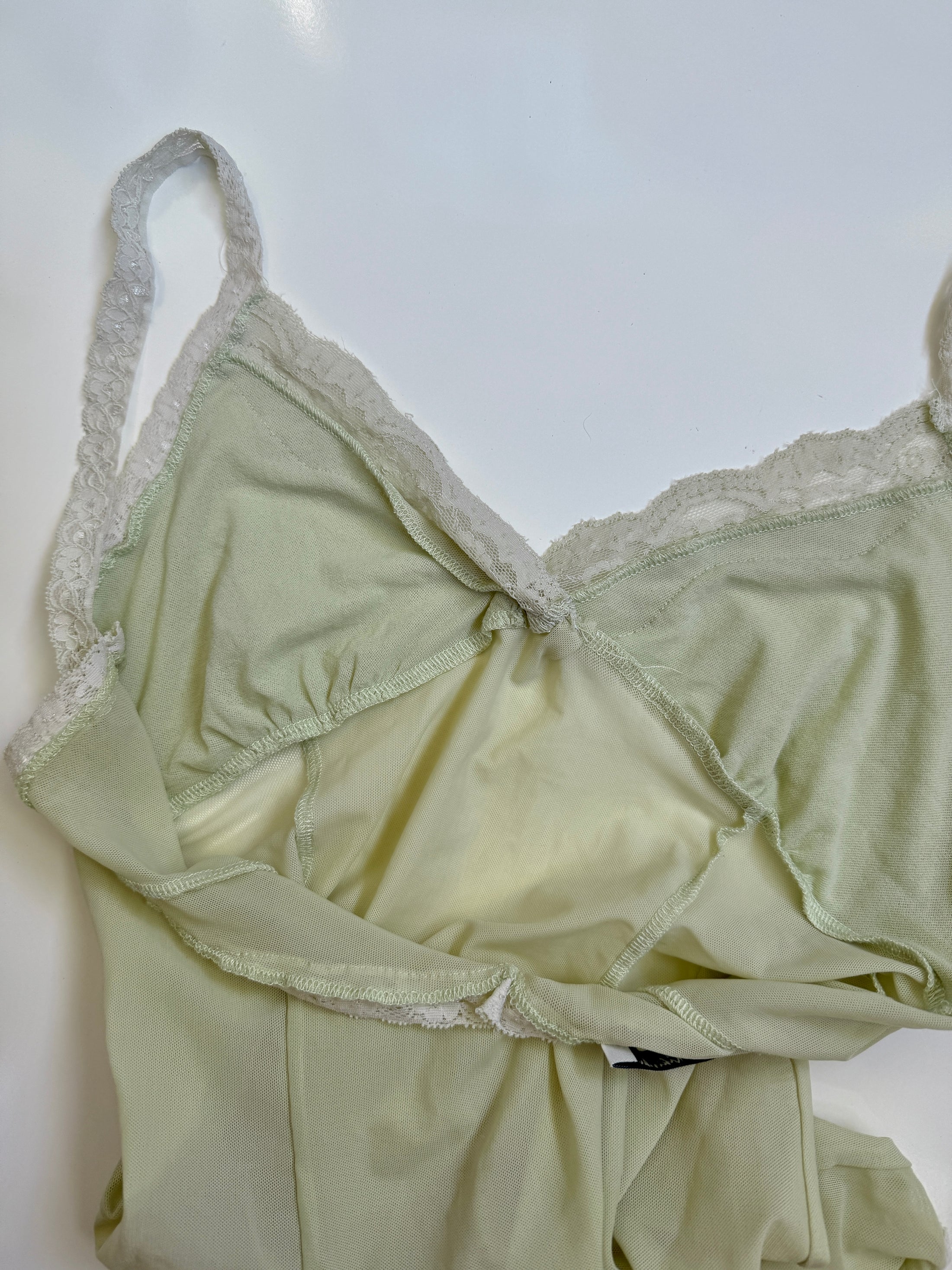 00's Pale green mesh/lace cami • Size S