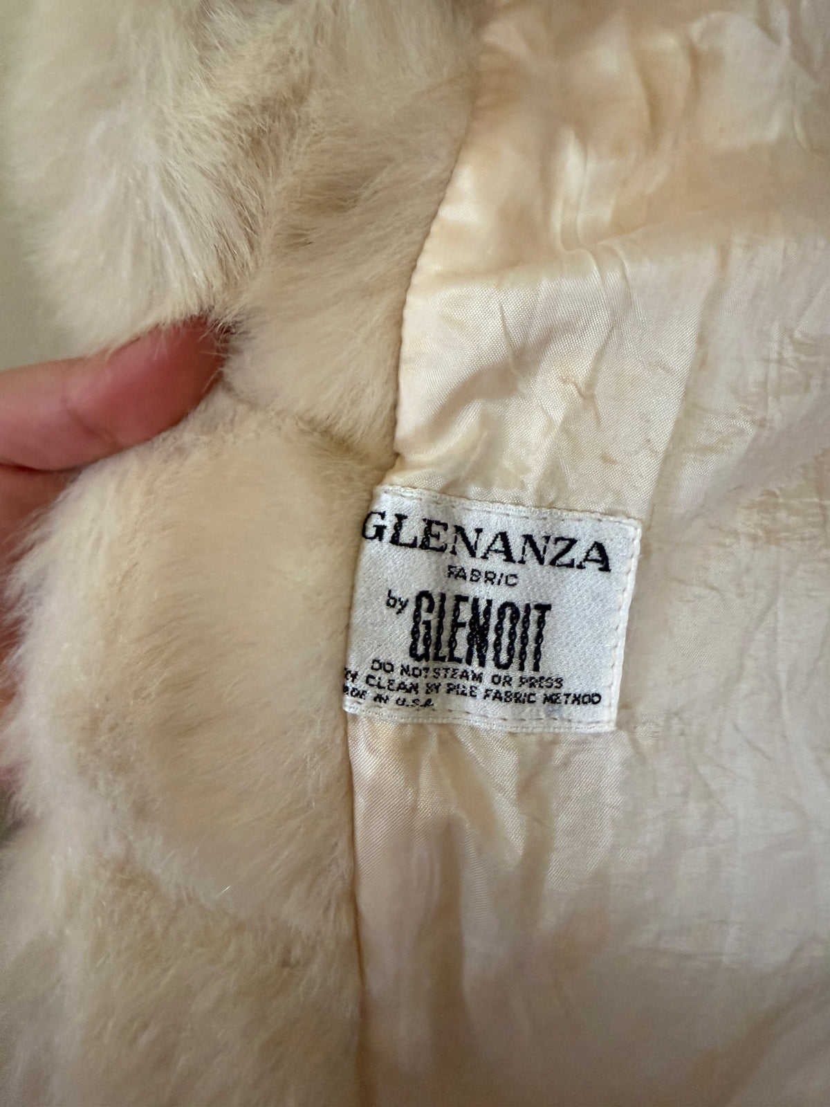 Vintage USA Faux fur cream jacket • Size M