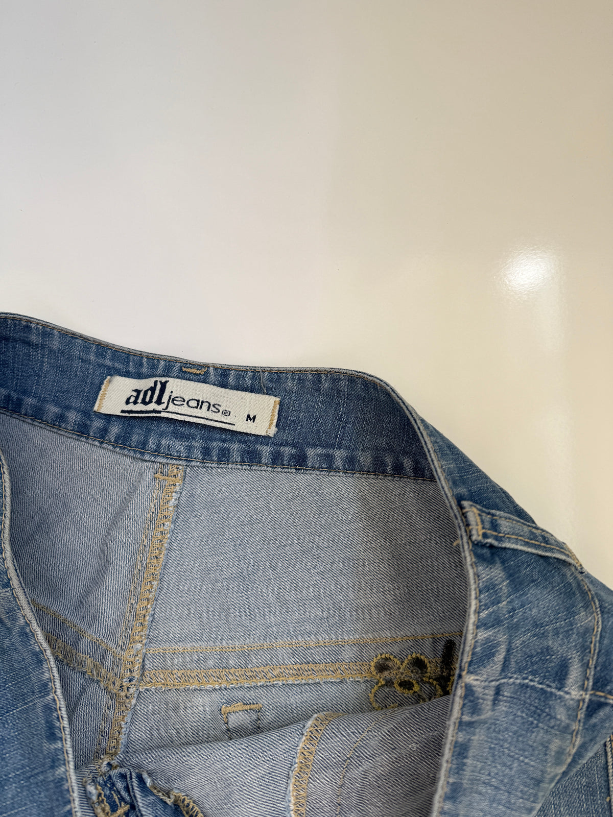 00's Embroidered denim micro shorts • Size 10