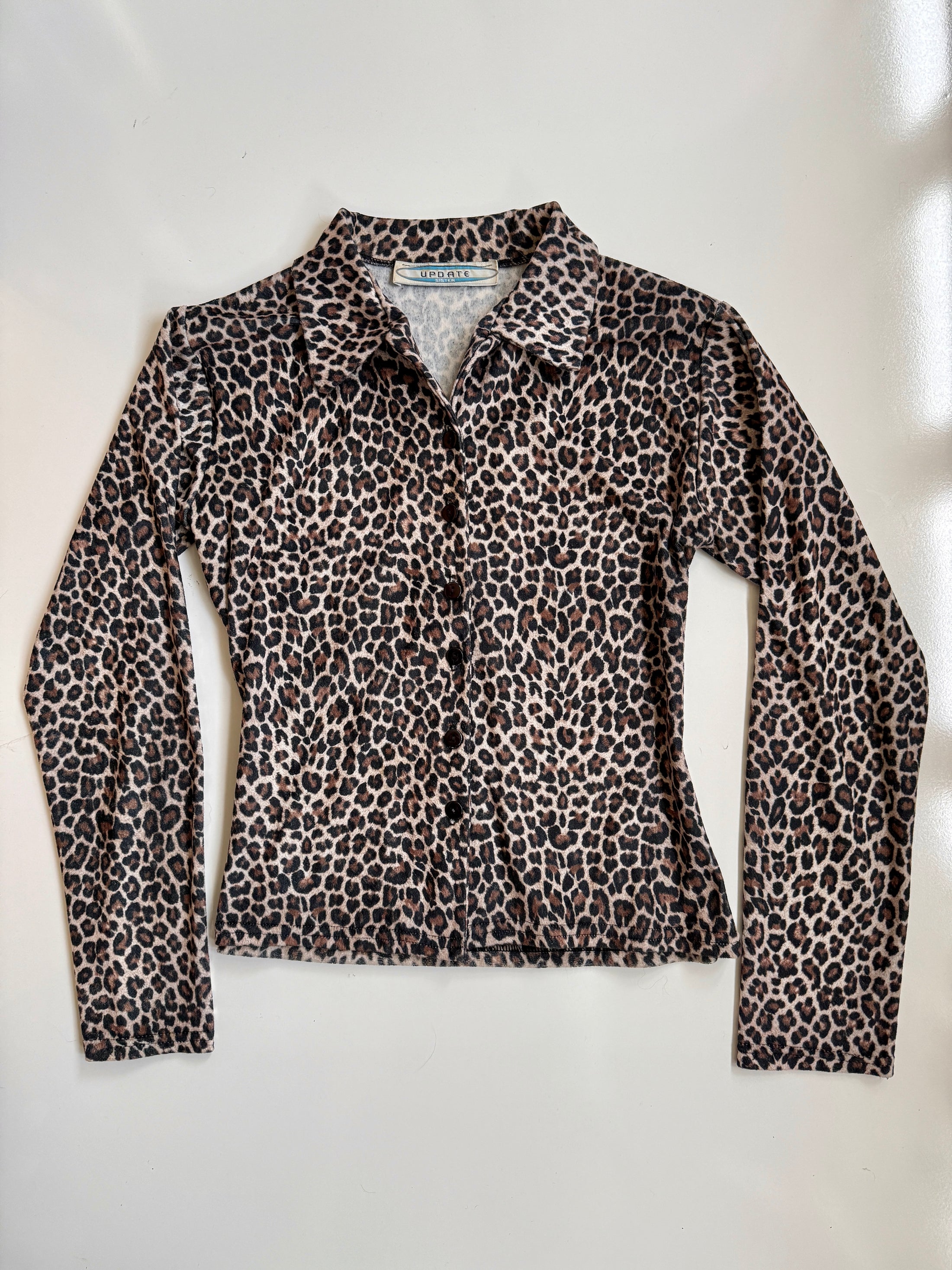 90's textured leopard print button down • Size M