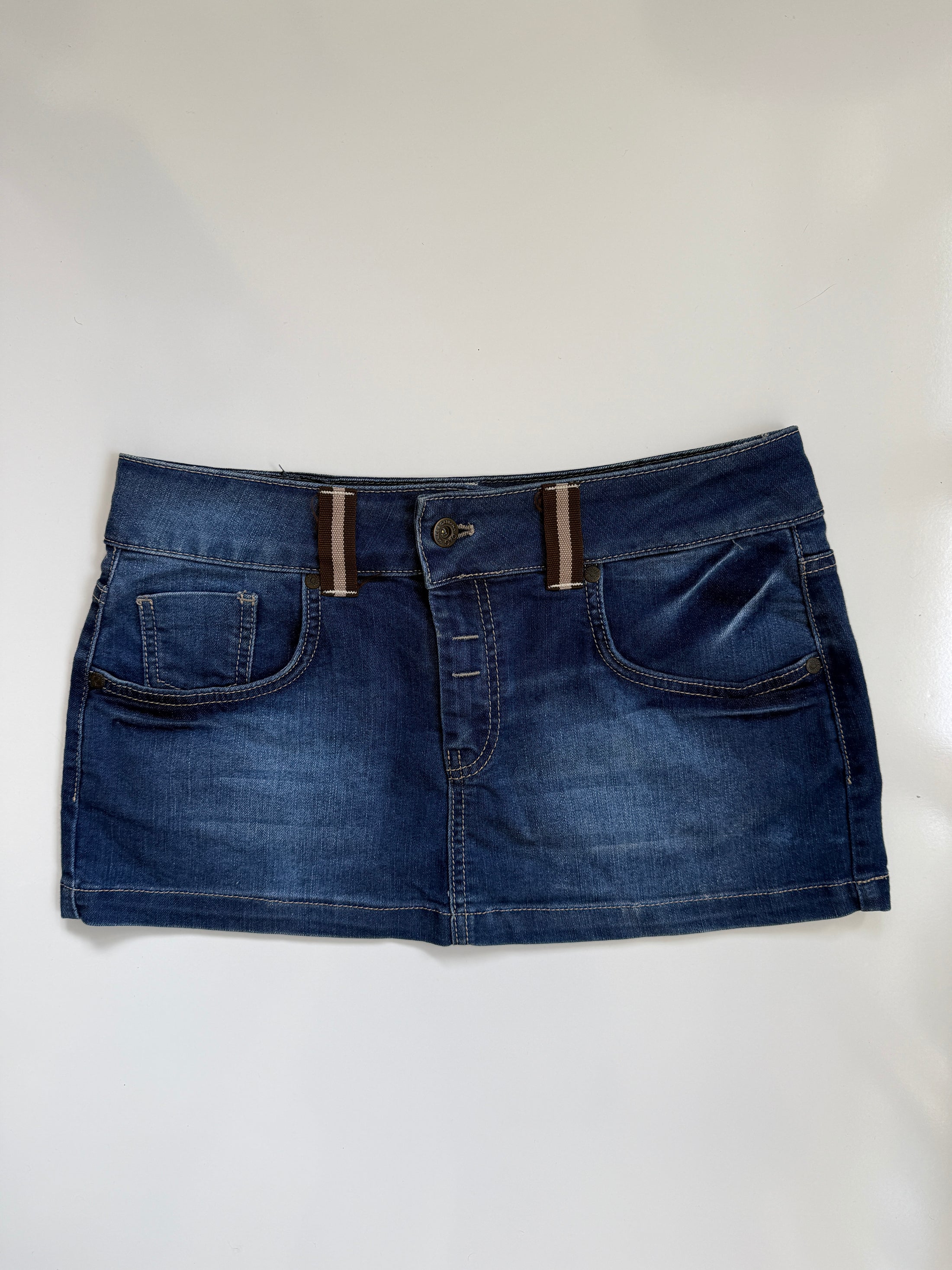 00's Denim micro mini w belt loop detail • Size 8-10