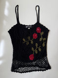Load image into Gallery viewer, 00's Crochet beaded rose cami • Size XS/S
