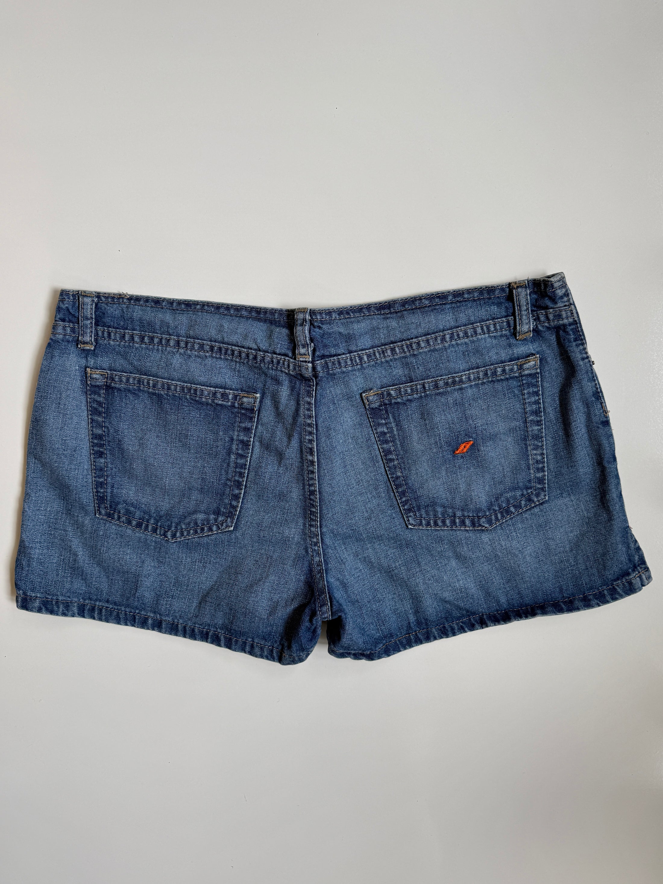 00's DKNY Denim shorts • Size 10