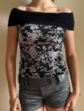 Load image into Gallery viewer, 00's Volcano off shoulder tank • Size S
