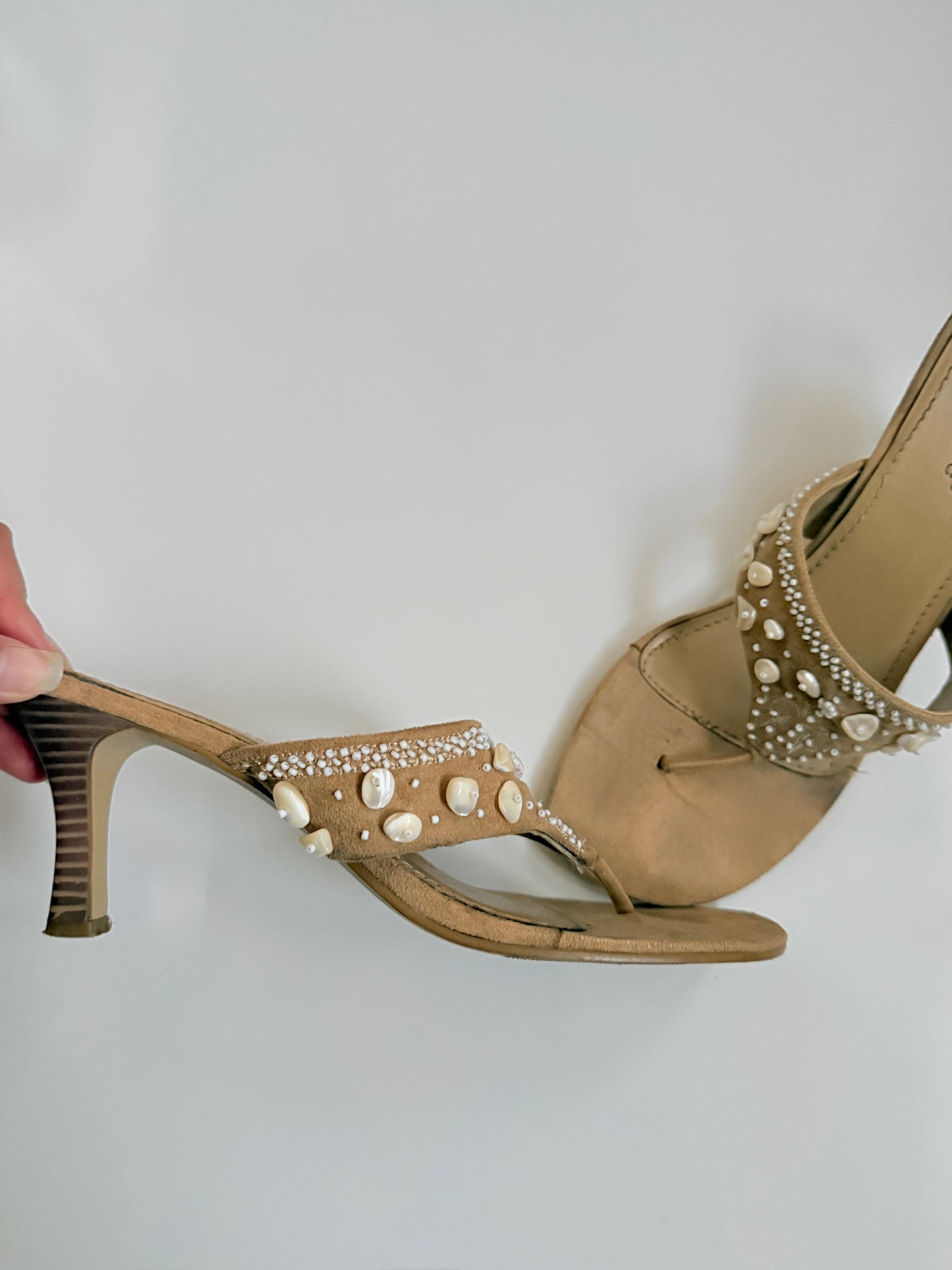 00's Marie Claire shell/beaded suede thong heels • Size 7