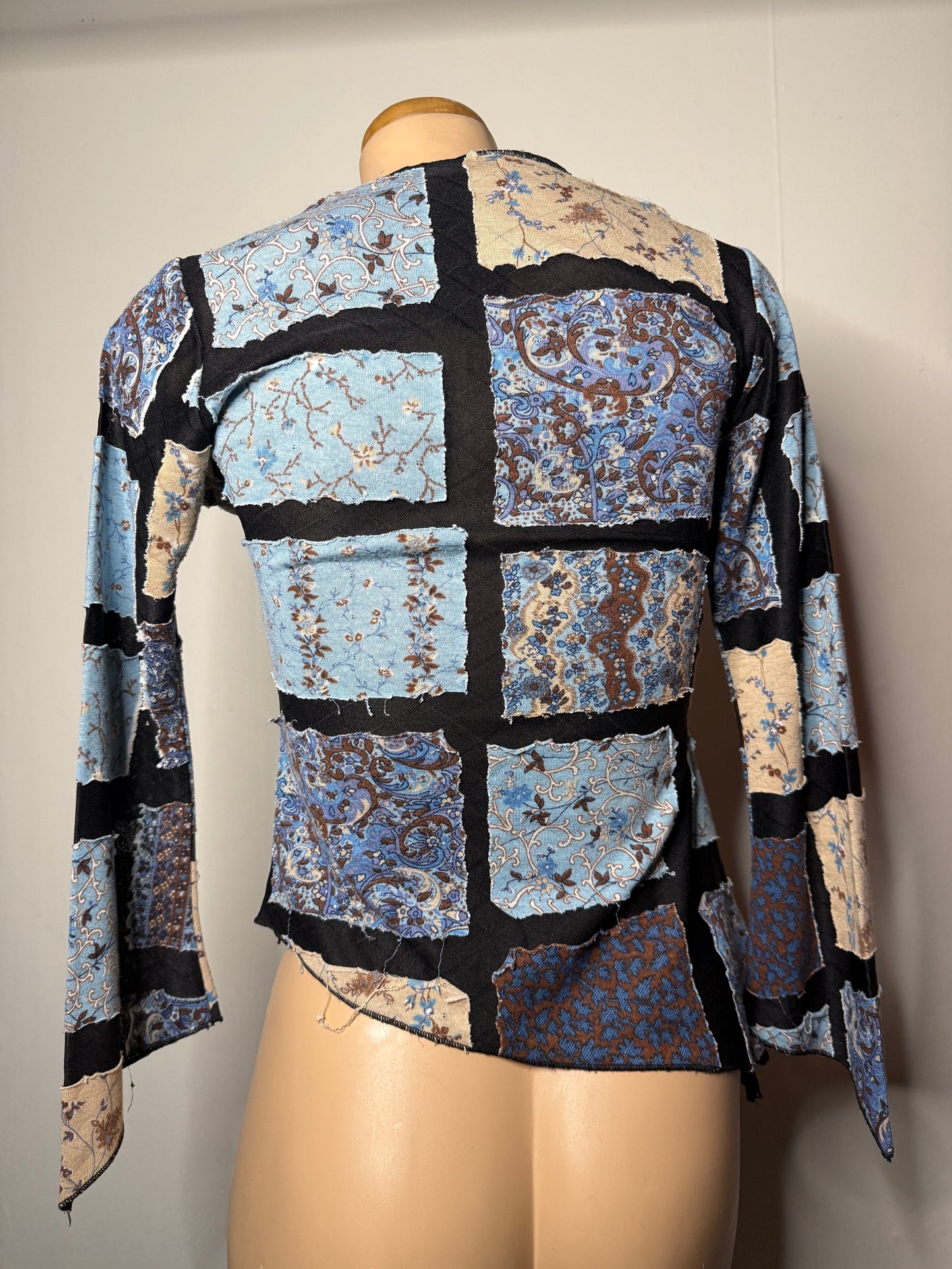00's Patchwork asymmetrical bell sleeve • Size M