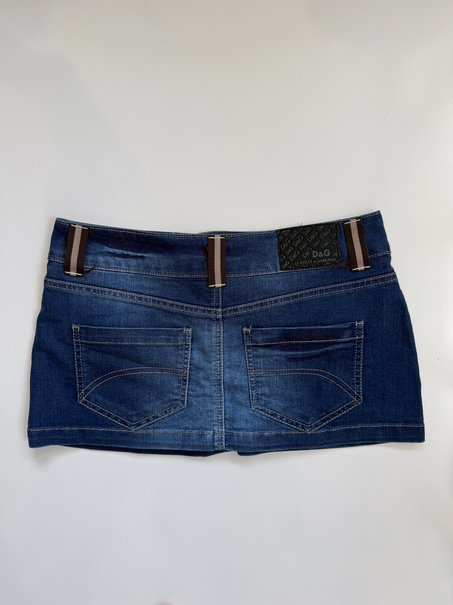 00's Denim micro mini w belt loop detail • Size 8-10
