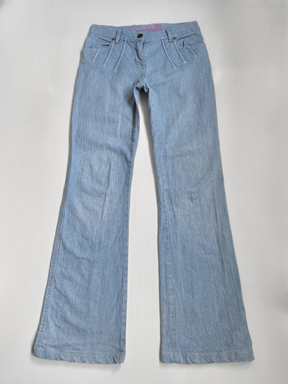 00's Quartz light-wash flare jean w pleat detail • Size 8