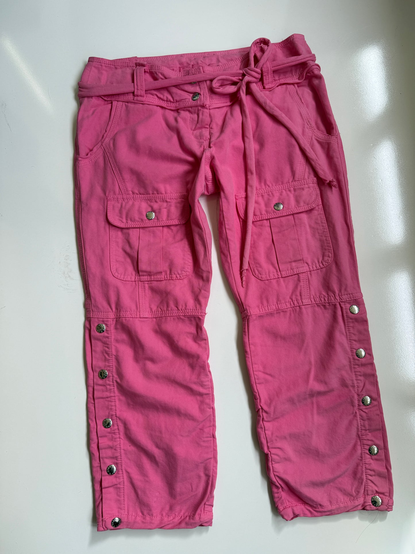 00's Pink capri cargos • Size 8