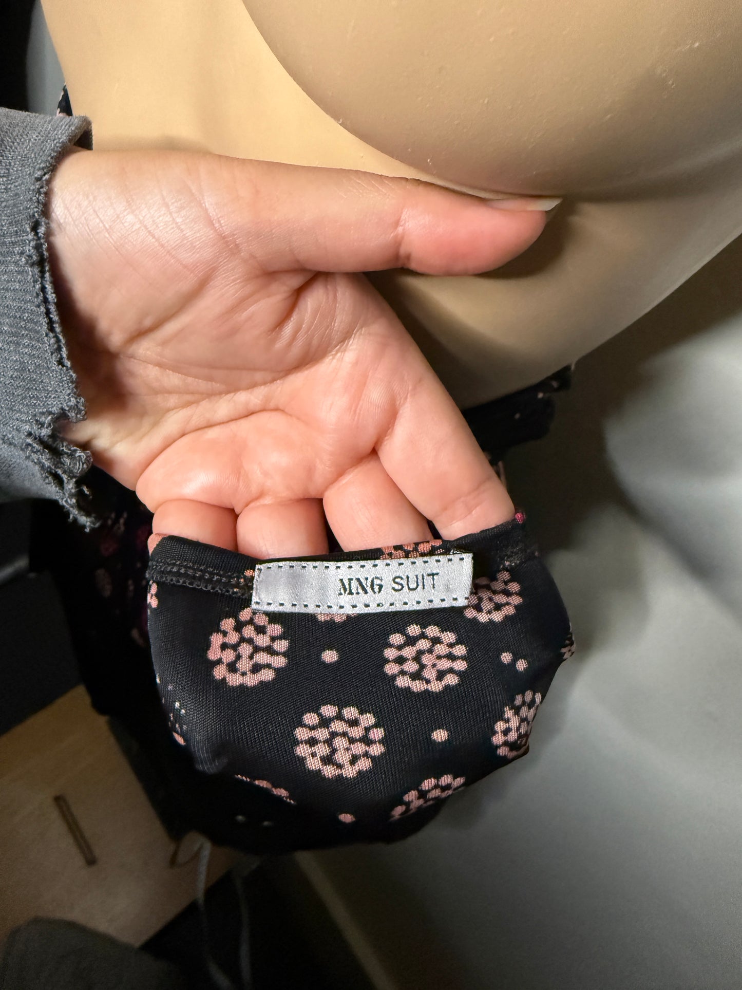 00's Mango pattern embroidered halter • Size L
