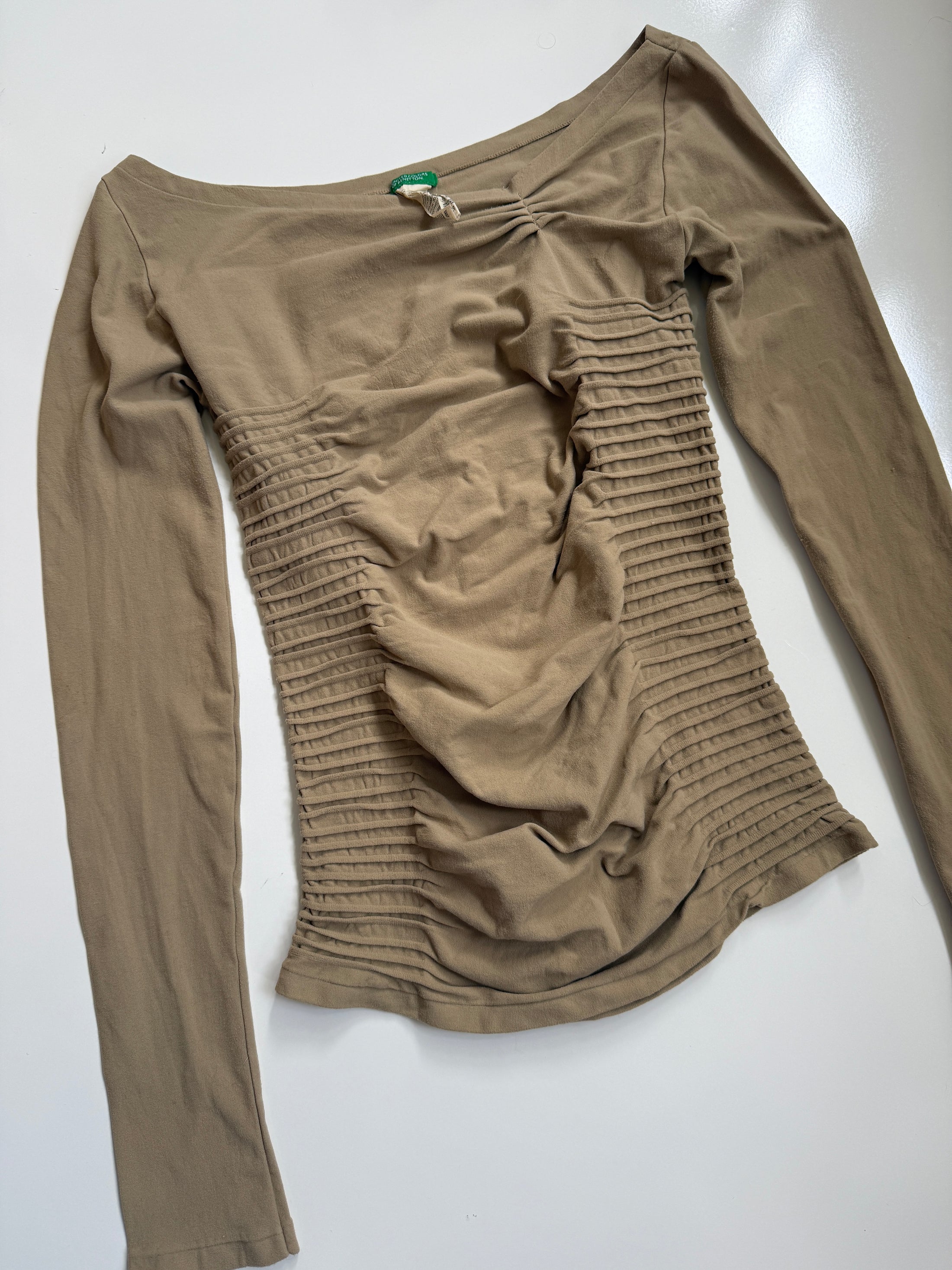 Italian 00's Super stretch khaki ribbed off shoulder top• Size OS