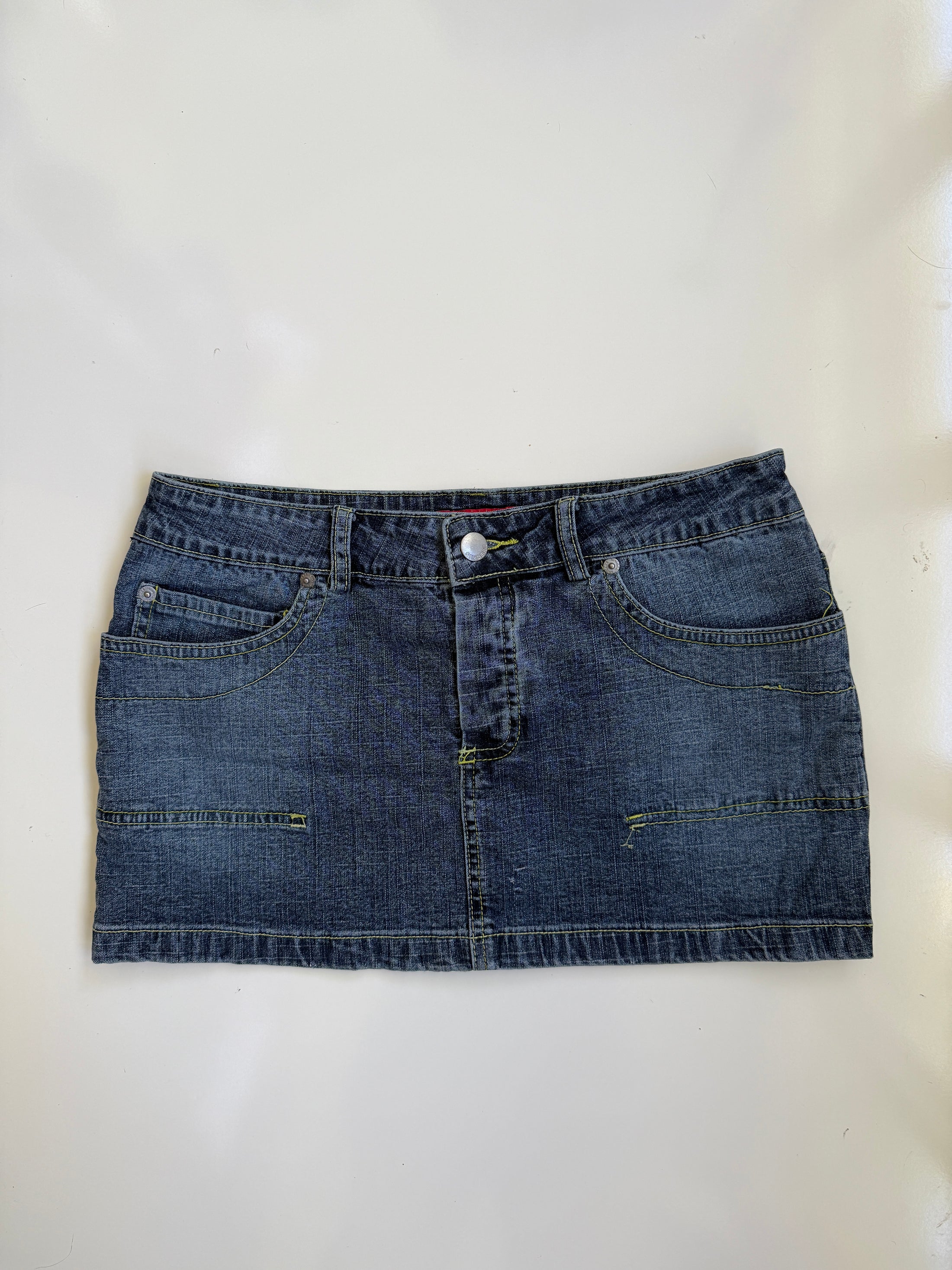 00's denim cargo mini w contrast stitching • Size 8