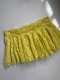 Load image into Gallery viewer, 00's Yellow lace micro pleated skirt • Size L/XL
