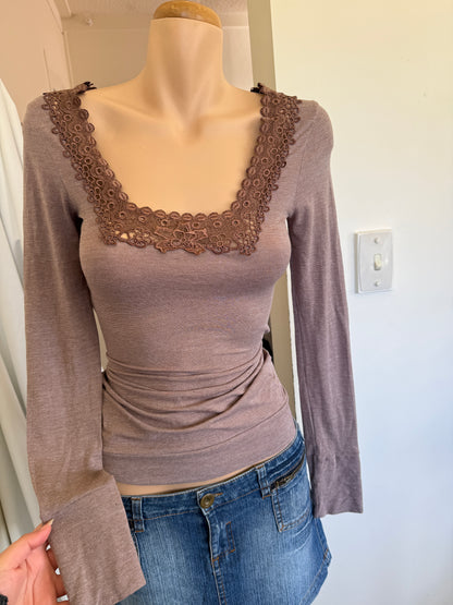 AU 00's Mauve long sleeve w crocheted neckline • Size S/M