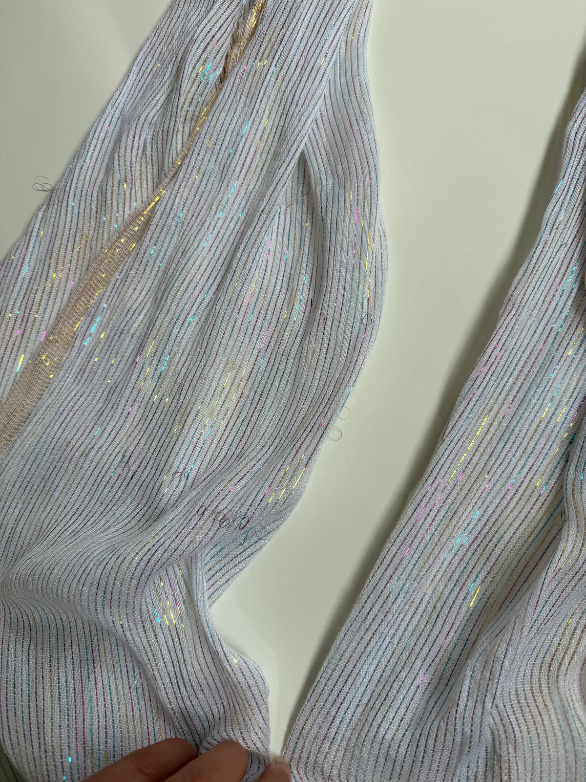 00s White scarf w glitter stripes