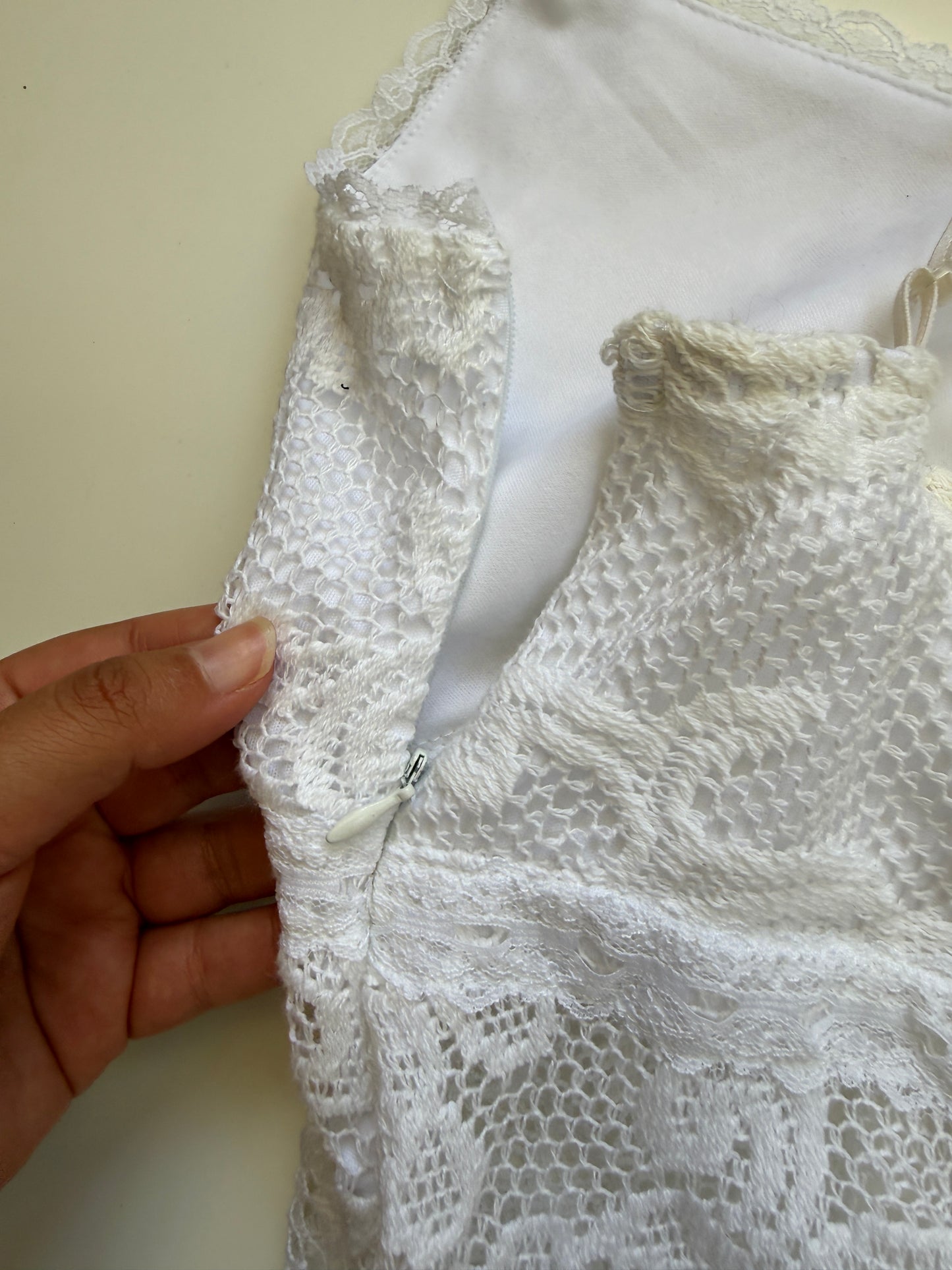 00's Embroidered woven cami w lace trim • Size M/L