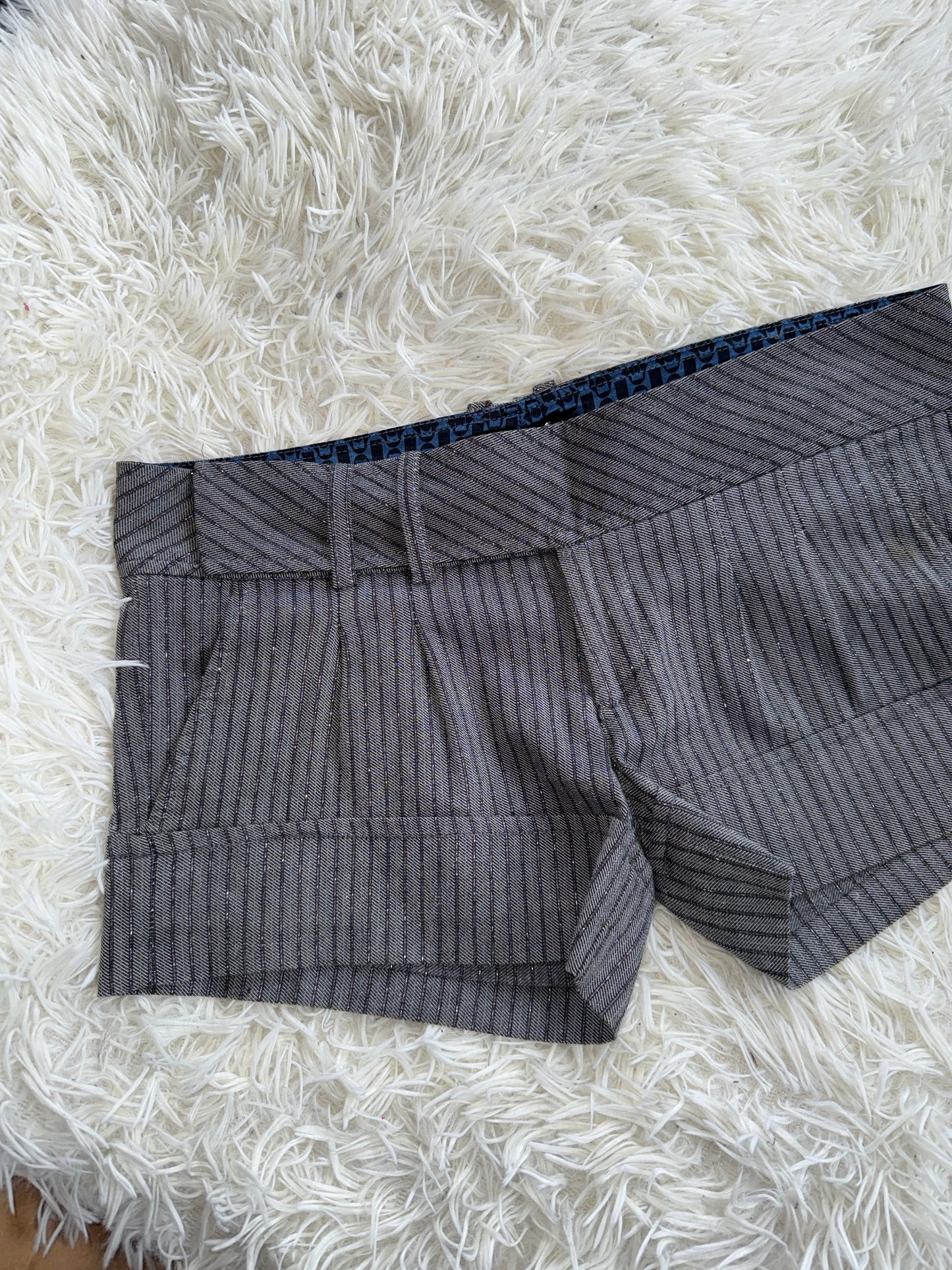 00's Glitter pinstripe grey micro shorts • Size 8