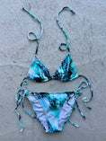 Load image into Gallery viewer, 00's Turquoise pattern bikini • Size M
