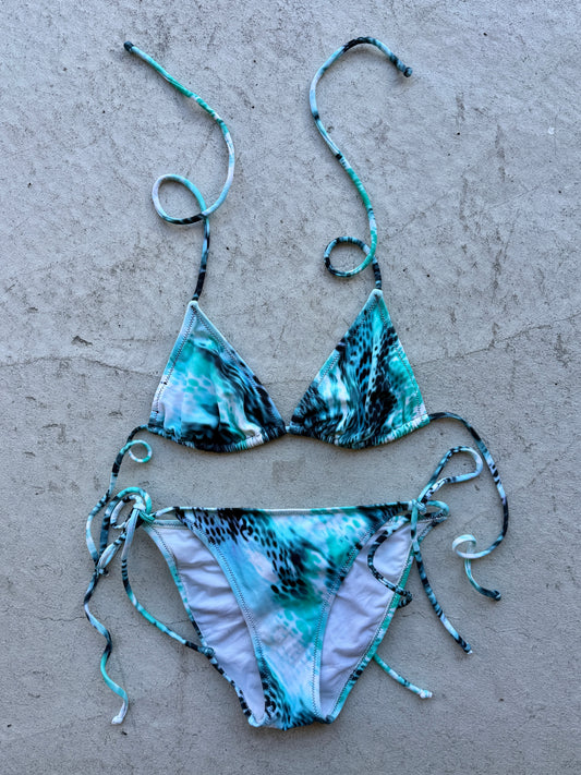 00's Turquoise pattern bikini • Size M